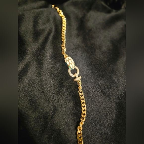 21kgp Dubai Jewelry Elegant Gold Bracelet with Green Accents - Picture 1 of 13